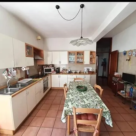 Affittacamere Sofia Con Uso Cucina E Ampio Giardino