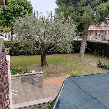 Affittacamere Sofia Con Uso Cucina E Ampio Giardino